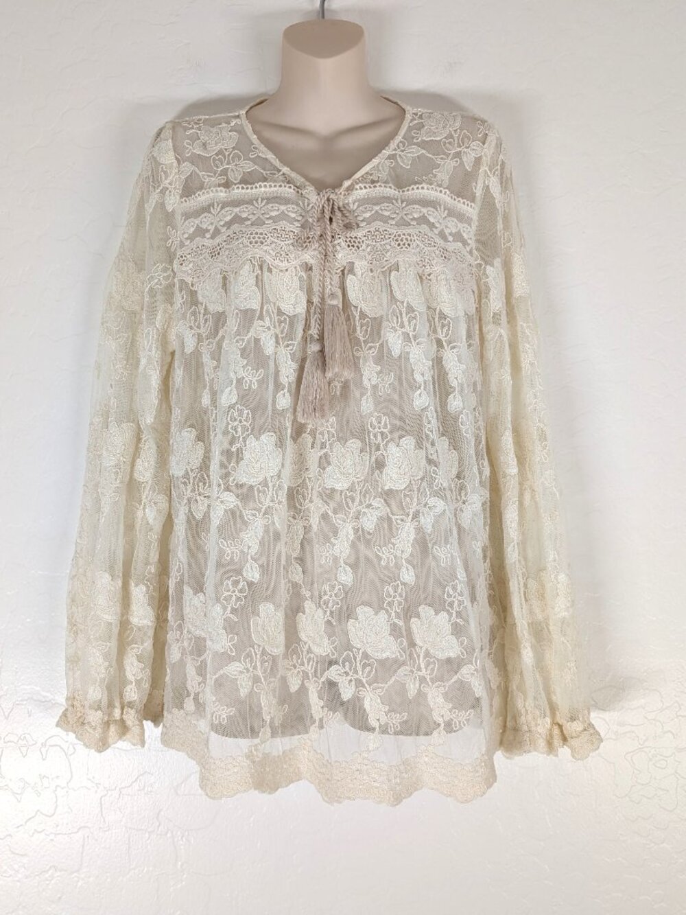 SUNDANCE Blouse M Ivory Floral Lace Embroidered Tassel Boho Victorian Pullover